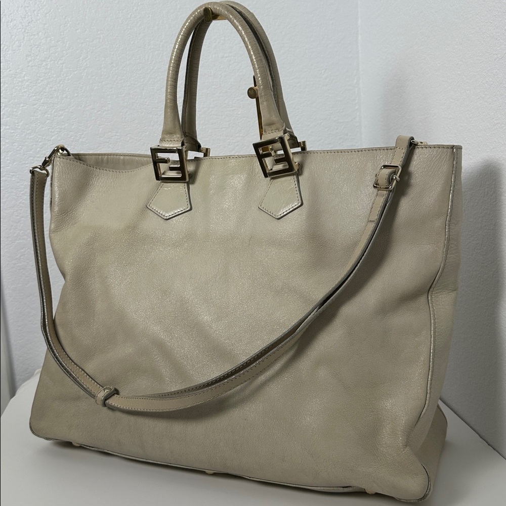 💯Authentic Fendi Leather Tote Bag🍀 - Picture 6 of 16